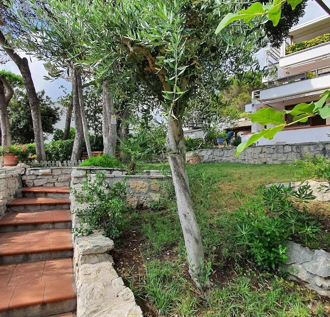 Holiday home Beach House With Garden Quercianella