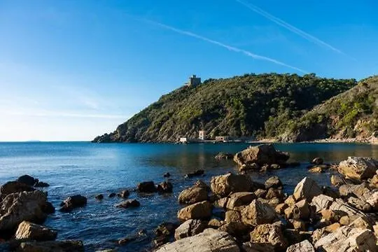 Beach House With Garden Quercianella Holiday home